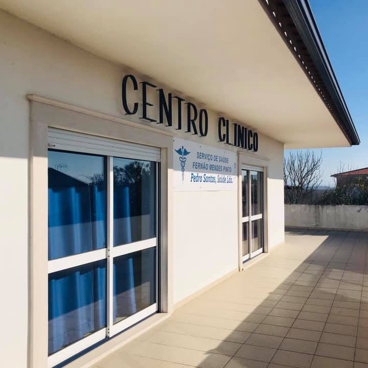 Fachada da clínica Pedro Santos na Carapinheira